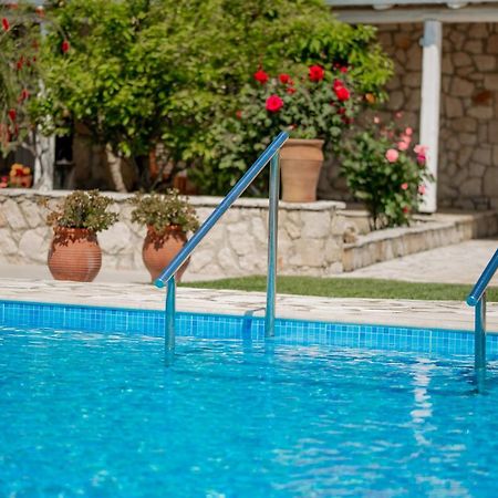 Villa In Pietra Kalamaras Makhairádhon Екстериор снимка