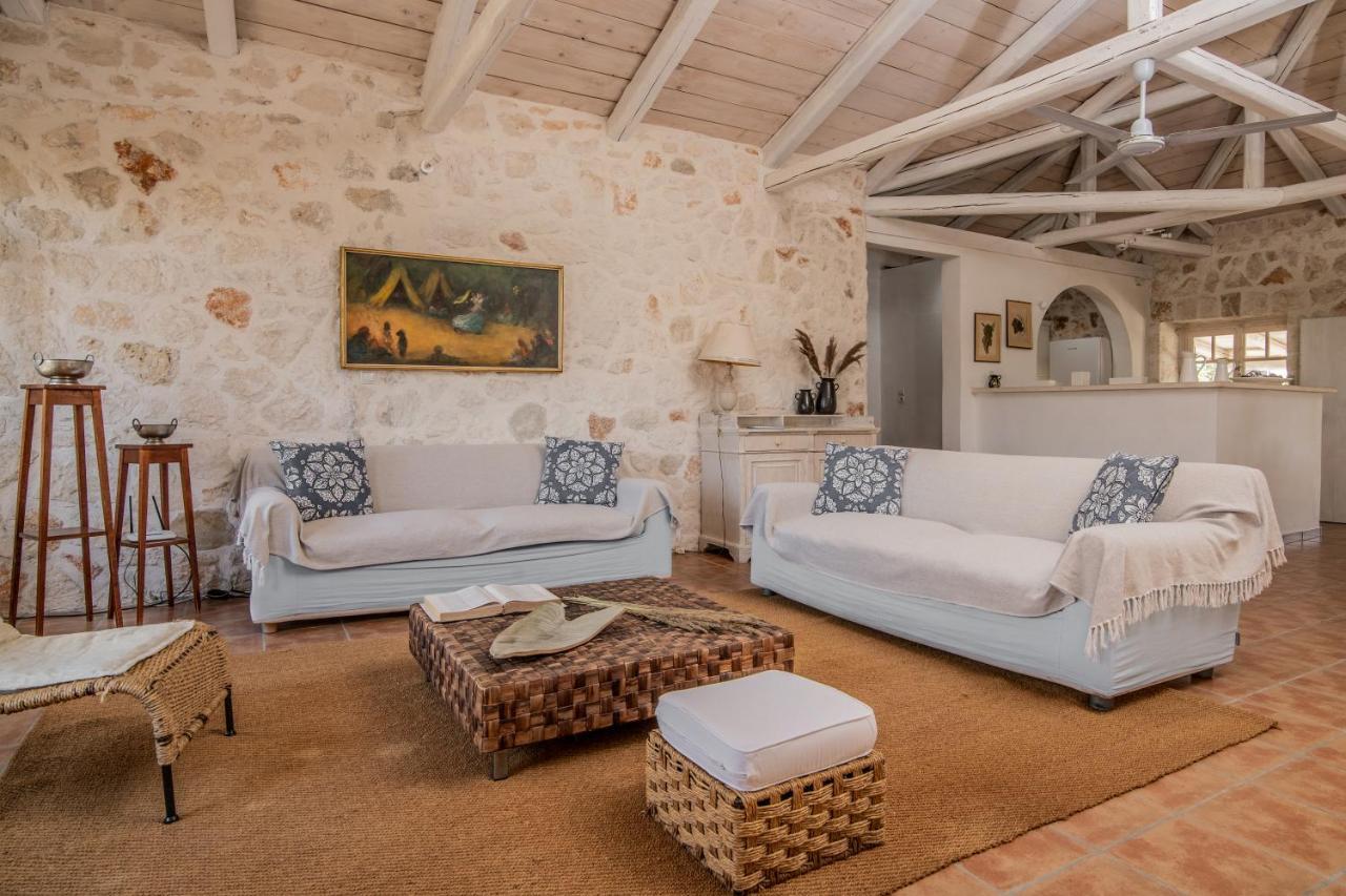 Villa In Pietra Kalamaras Makhairádhon Екстериор снимка